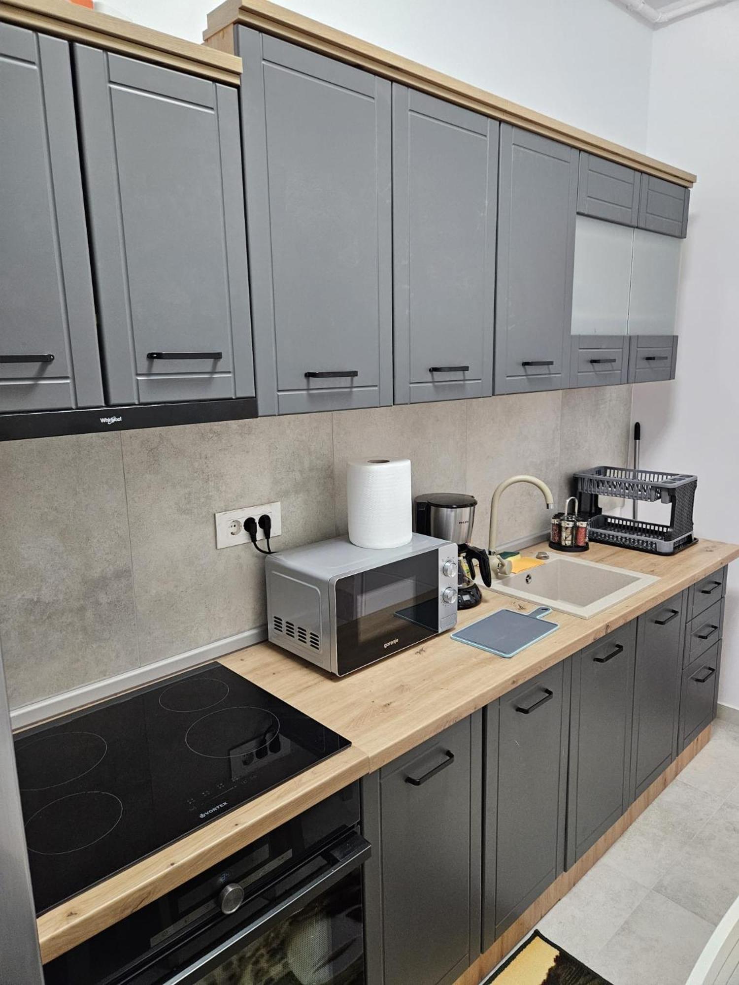 Garsoniera Gabrielle Appartement Braşov Buitenkant foto
